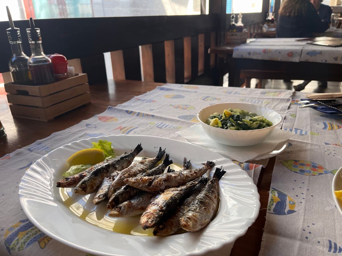 Srdele s gradela u Konobi Barba — dalmatinski ručak kakav treba biti